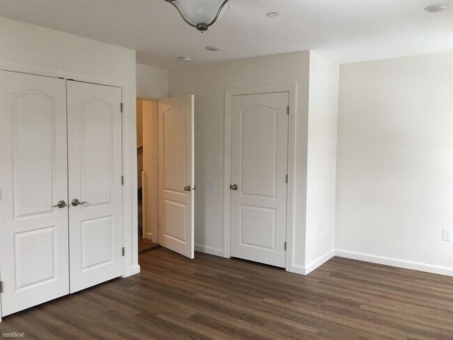 Building Photo - 3 br, 1 bath 4plex - 12 Ashland St # 2