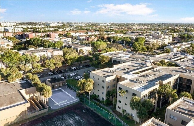 Foto del edificio - 8625 NW 8th St