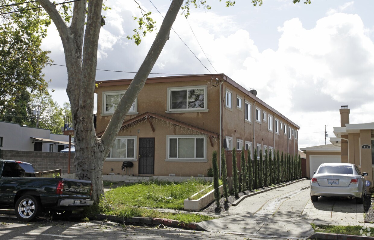 Building Photo - 485 B St