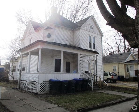 Building Photo - 534 W Grove St
