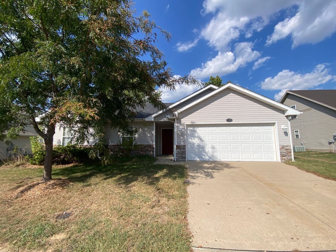 Primary Photo - 3BR/2BA $1,800/MO - AVAILABLE 11/1/25