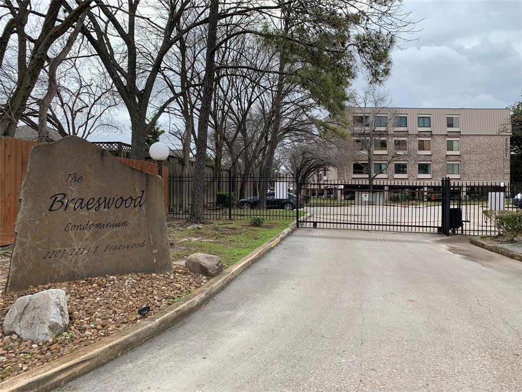 Primary Photo - 2211 S Braeswood Blvd
