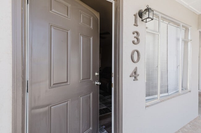 Foto del edificio - Cozy 2 Bed 2 Bath Home - Fully Furnished