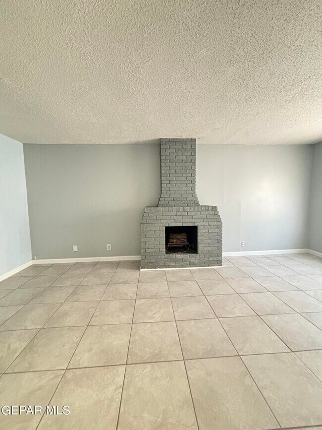 Building Photo - 10093 Alcan St