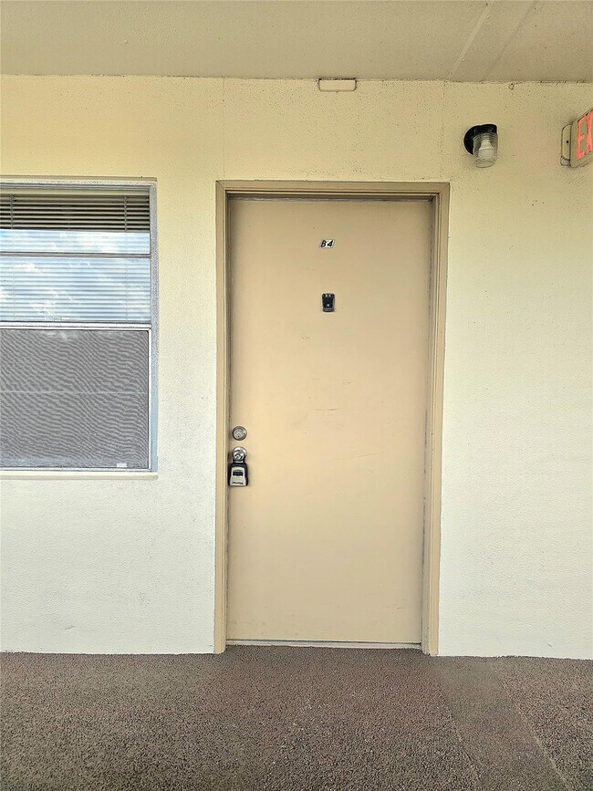 Building Photo - 2305 Lucaya Ln