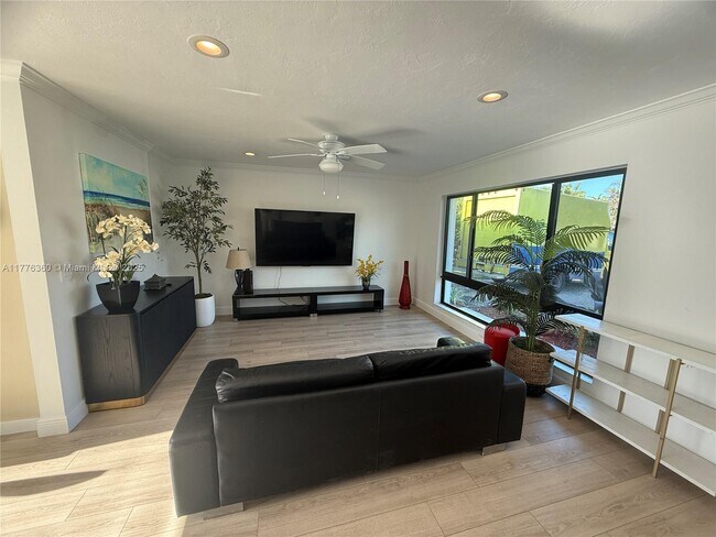 Foto del edificio - 5001 NE 23rd Ave
