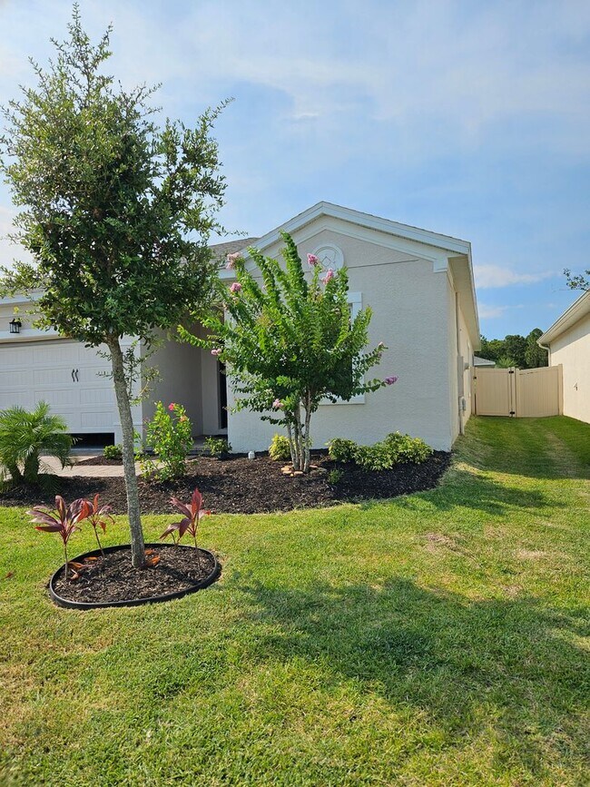 Foto del edificio - 4 Bedroom 2 bath beautiful spacious home i...