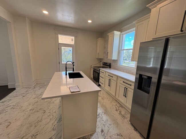Building Photo - Updated 3-Bedroom, 2-Bath with all new app...