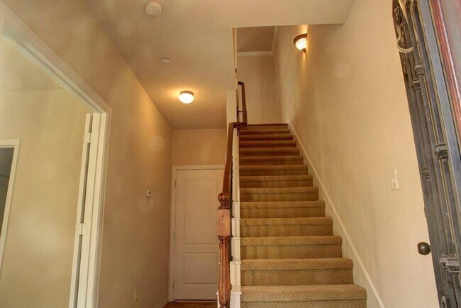 Building Photo - ***2500 Rockbrook Dr Unit #32***