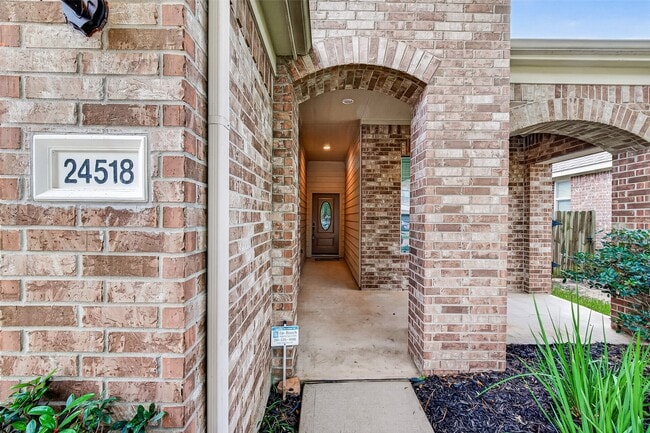 Foto del edificio - 24518 Carlton Springs Ln