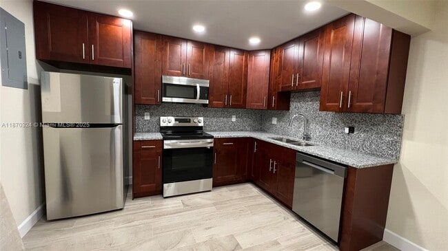 Foto del edificio - 2559 NE 10th Ct
