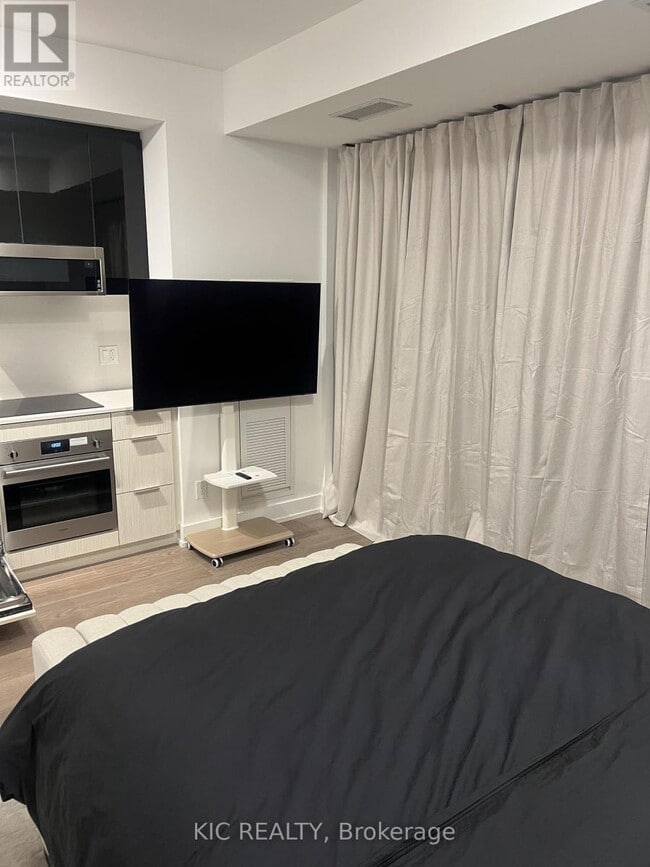 Building Photo - 308 Jarvis St