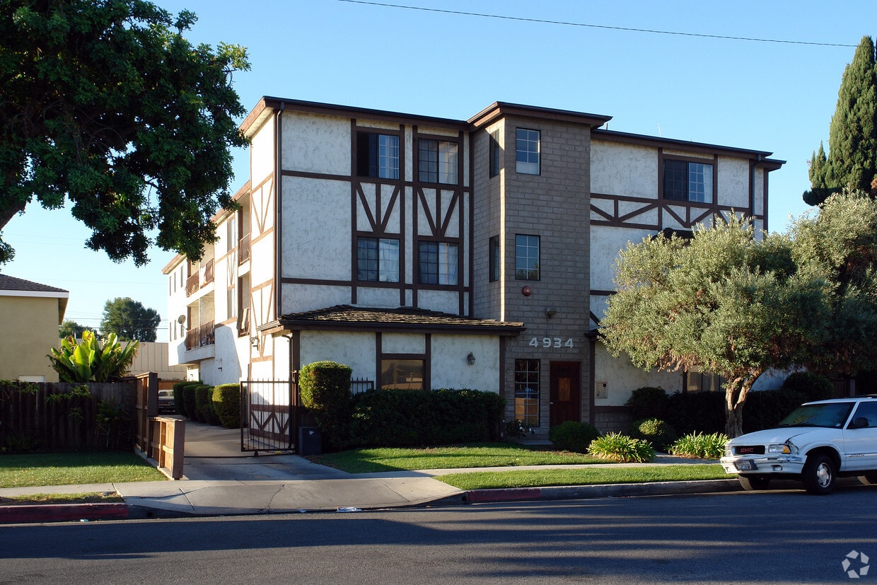 Primary Photo - 4934 W 119th St
