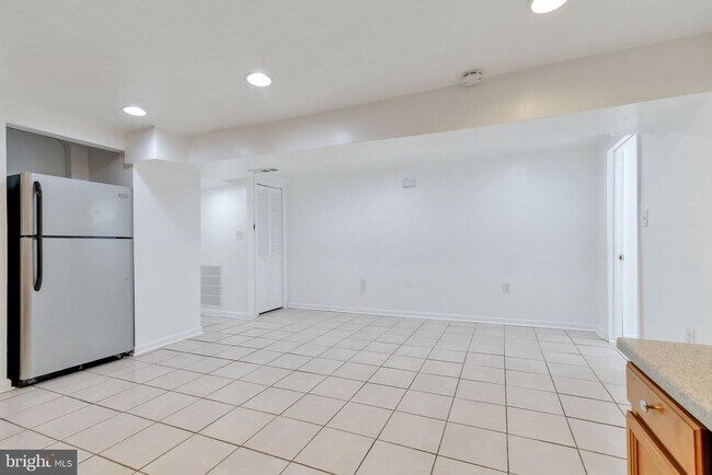 Foto del edificio - 716 Rock Creek Church Rd NW