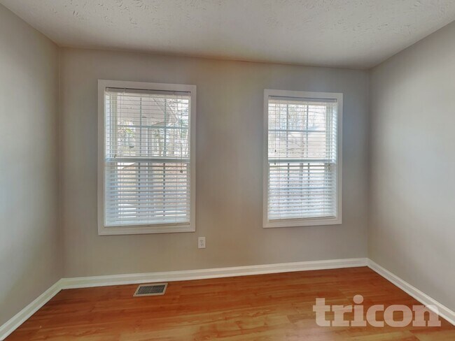 Foto del edificio - 1931 Amherst Ct SE