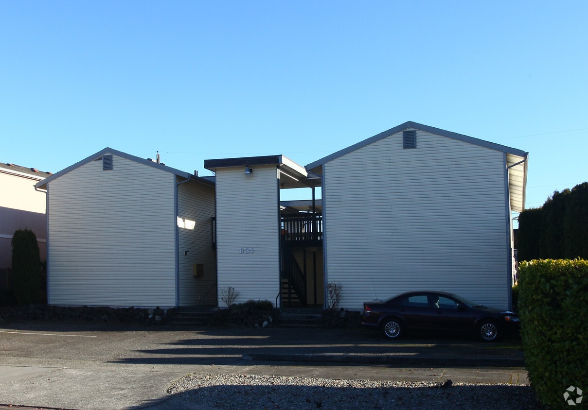 Building Photo - 631 N Fife St