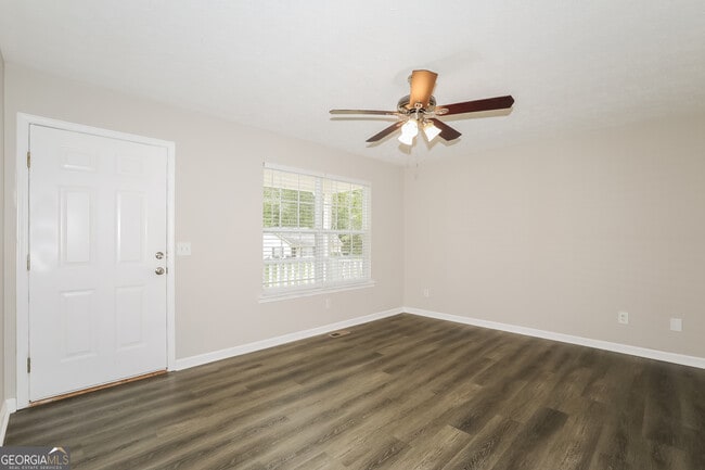 Foto del edificio - 6530 River Hill Dr