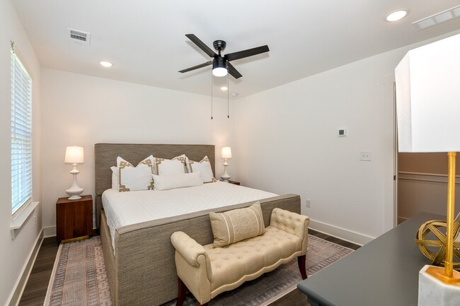 Spacious Bedrooms - Summerwell Parkway Village