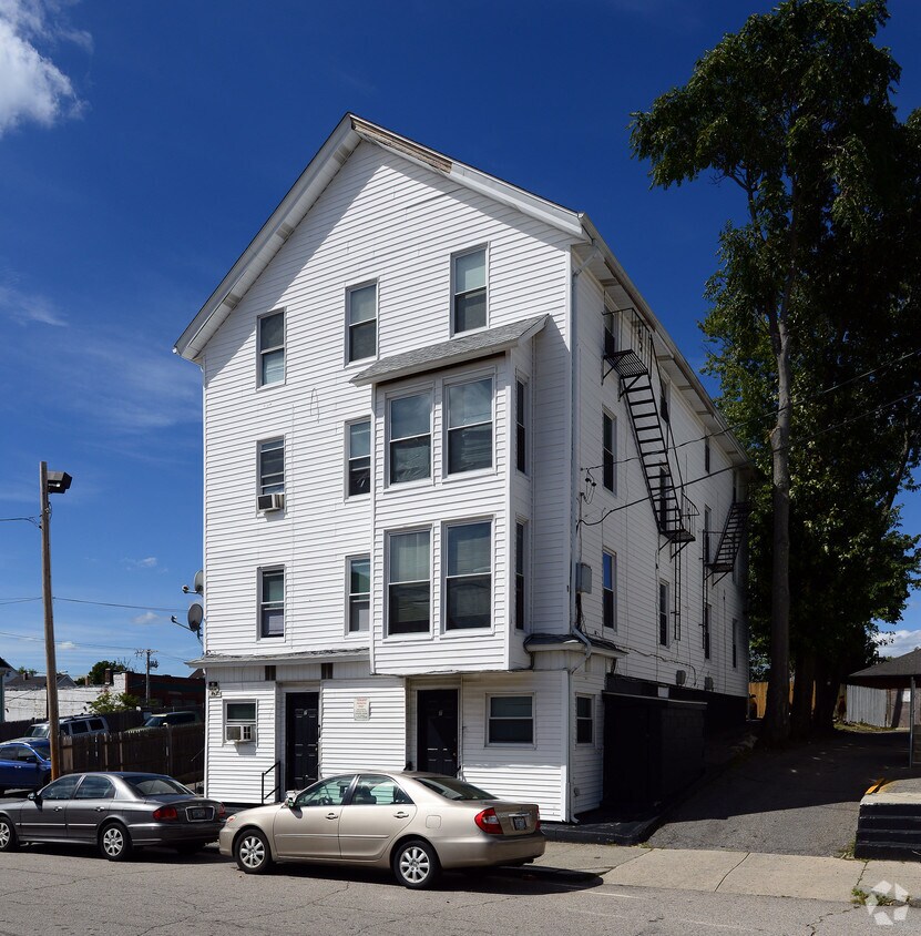 Building Photo - 133 Garfield St