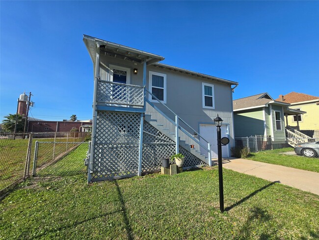 Building Photo - 914 Avenue K