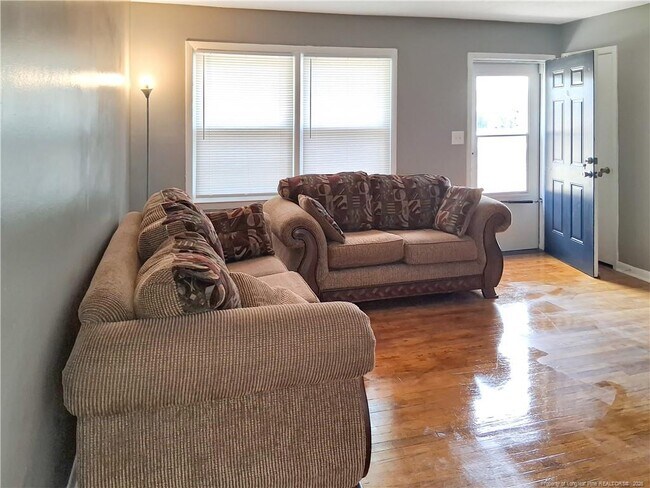 Foto del edificio - 753 Goodyear Dr