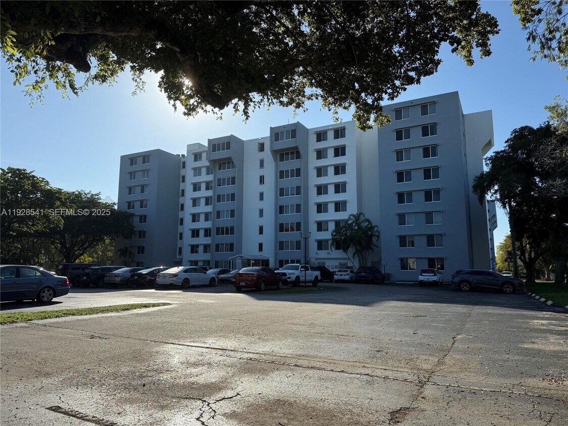 Primary Photo - 9001 SW 77th Ave