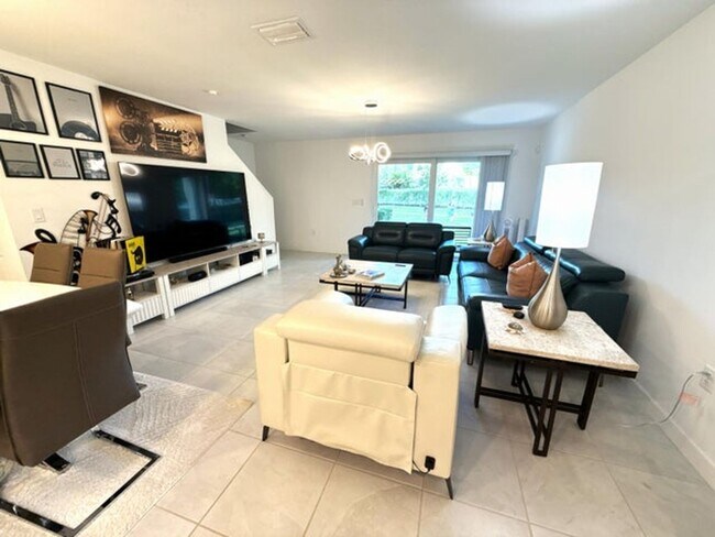 Photo - 1880 Grantham Ct House