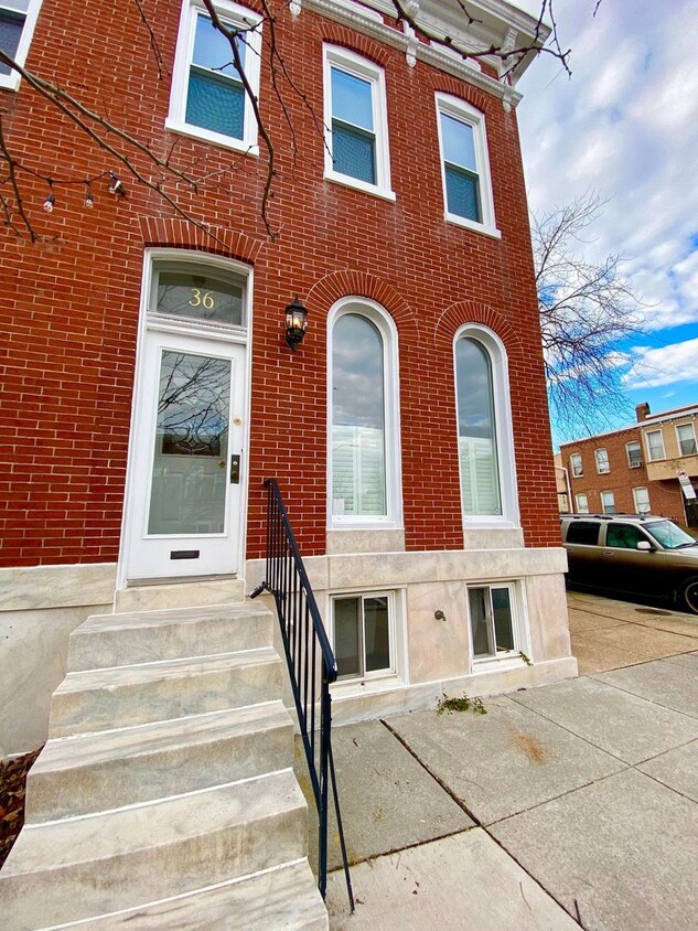 Primary Photo - Stunning 2-Bedroom/2.5 Bath - Half Block f...