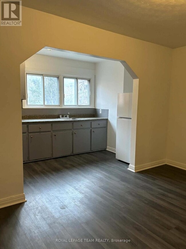 Building Photo - 187 Bradley Ave