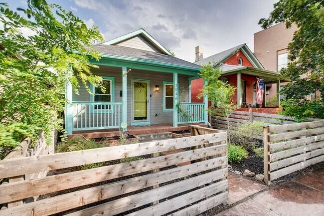 Building Photo - 2546 Glenarm Pl
