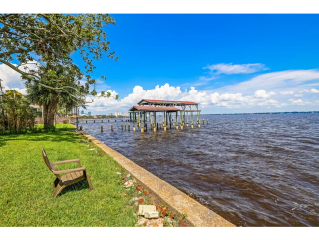 Building Photo - Water Front Apartment