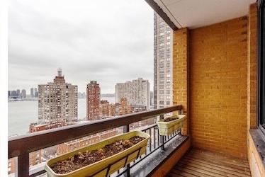 Foto del edificio - 99 Battery Pl