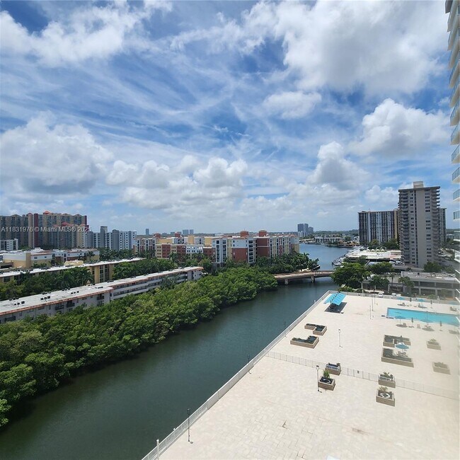 Foto del edificio - 230 174th St
