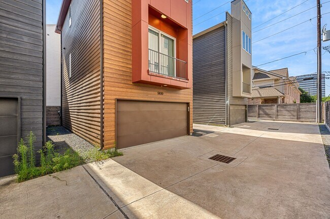 Building Photo - 5830 Winsome Ln