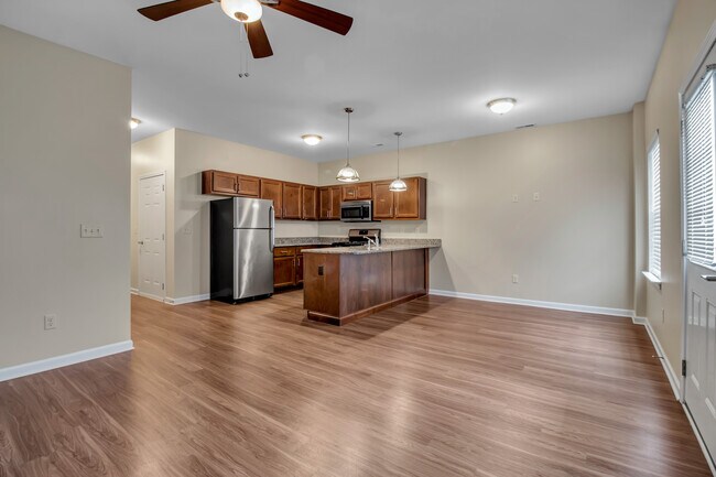Foto del edificio - Hunt Club Circle Townhomes