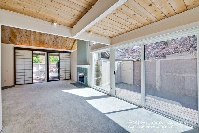 Building Photo - Great Condo in a Great Complex.
