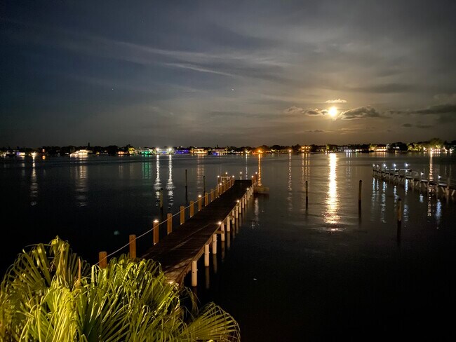 Foto del edificio - 1100 S Lake Dr