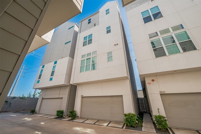 Foto del edificio - 5919 E Post Oak Ln