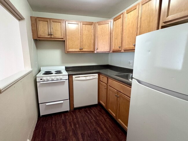 Foto del edificio - SUNNY BROOKLINE 2 BED/2 BATH IN WASHINGTON SQUARE - DISHWASHER, HT HW INCL.