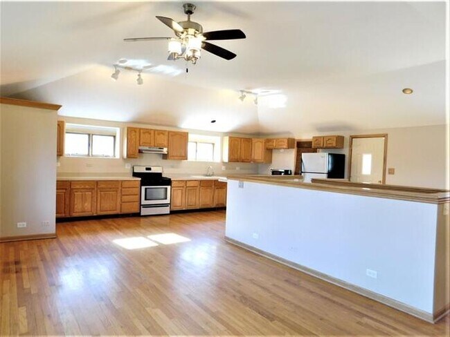 Building Photo - 2N370 Diane Avenue, Glen Ellyn, IL, 60137
