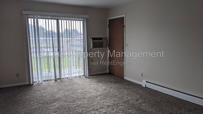 Building Photo - 2135 Cambridge Dr