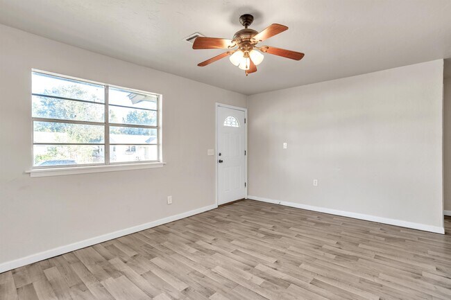 Building Photo - 306 E Jacobs Dr