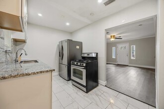 Building Photo - 5223 Windemere St