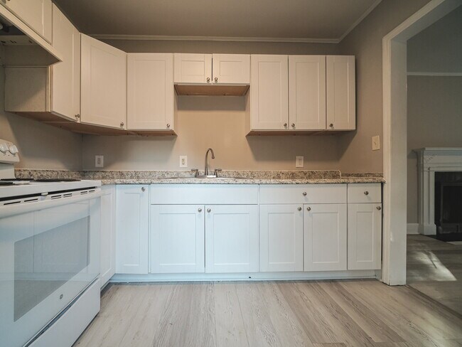Foto del edificio - "Charming 4-Bedroom Gem in Charlotte - Cozy Living with Spacious Comfort!"