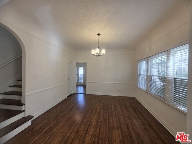 Foto del edificio - 1022 S Cloverdale Ave