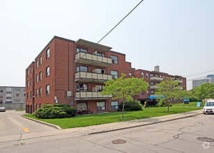 Building Photo - Woodview Manor