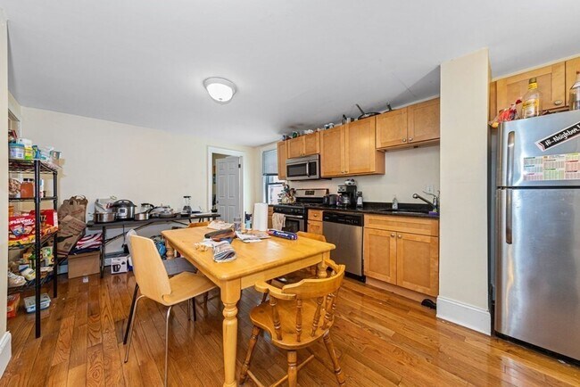 Building Photo - MISSION HILL BEAUTIFUL 4BED / 2BATH AVAILABLE 9/1/2026