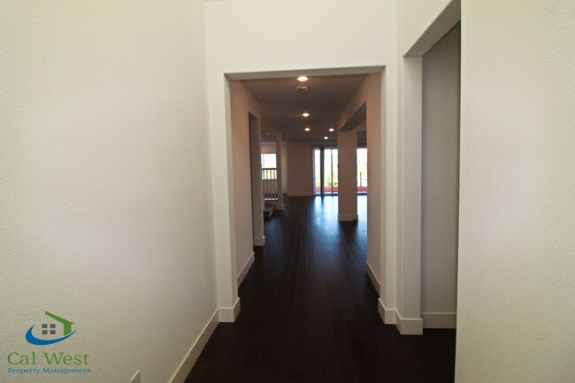 Building Photo - $4695 - Huge 5 Bedroom 4-1/2 Bath Lennar H...