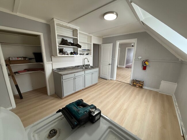 Building Photo - 313 Kossuth St