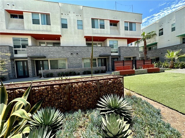 Building Photo - 640 Channel Way